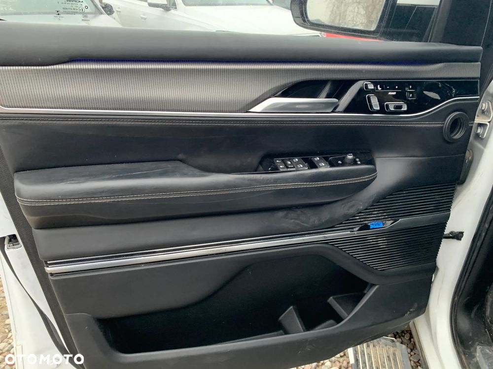 Jeep Grand Wagoneer - 10