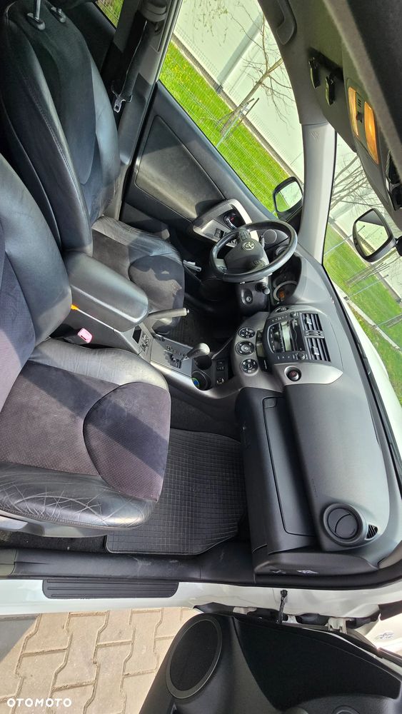 Toyota RAV4 - 8