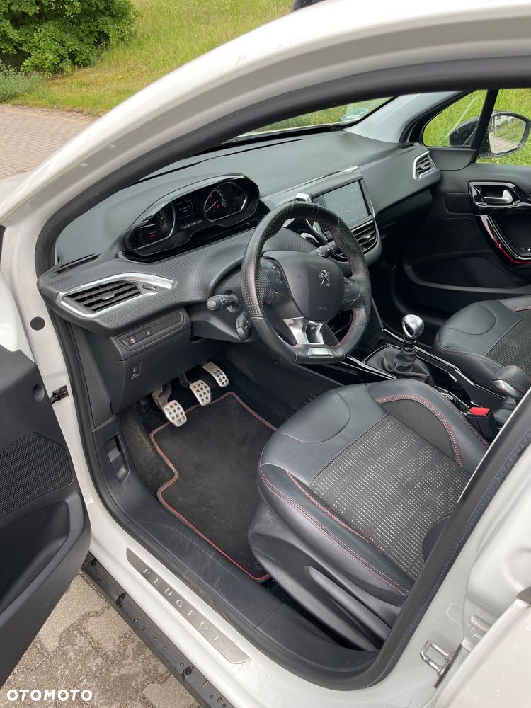 Peugeot 2008 1.2 PureTech GT Line S&S - 10