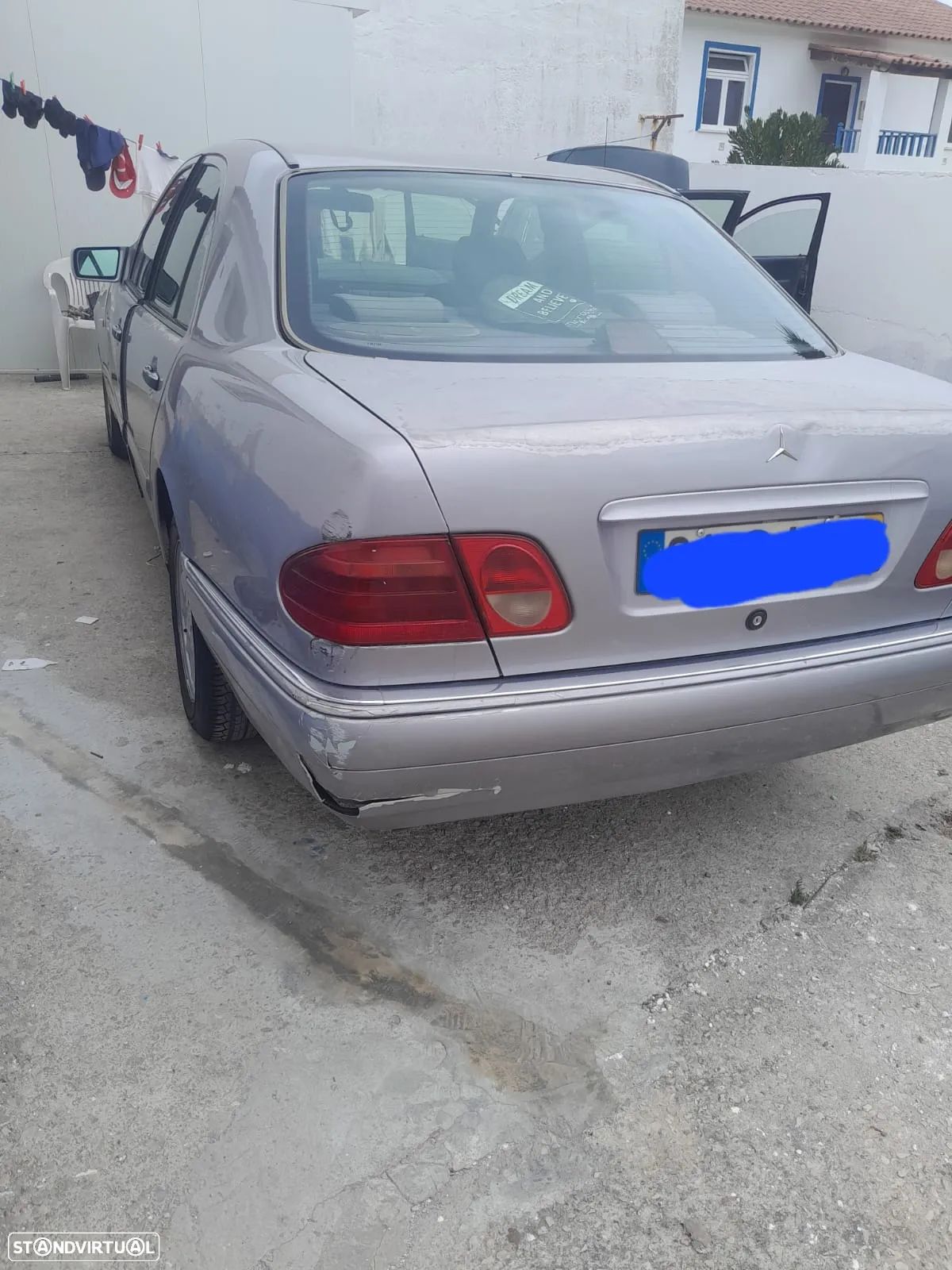 Mercedes-Benz 220 - 1