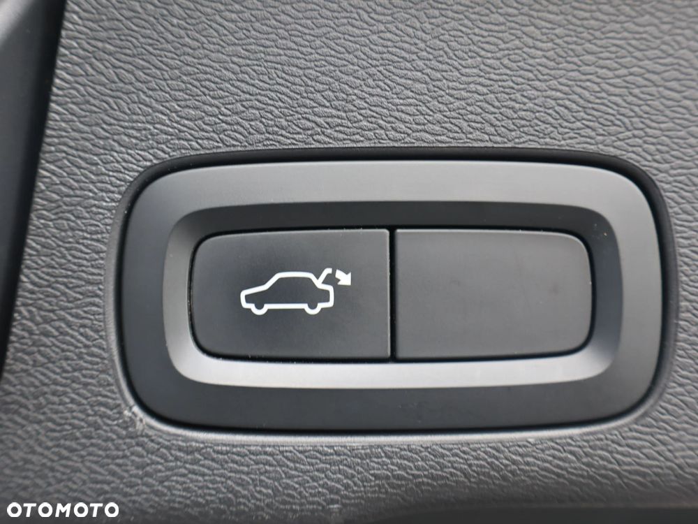 Volvo XC 60 T5 AWD R-Design - 17