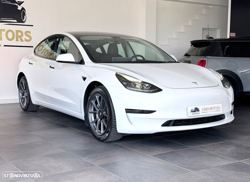 Tesla Model 3 Standard Range Plus RWD - 3