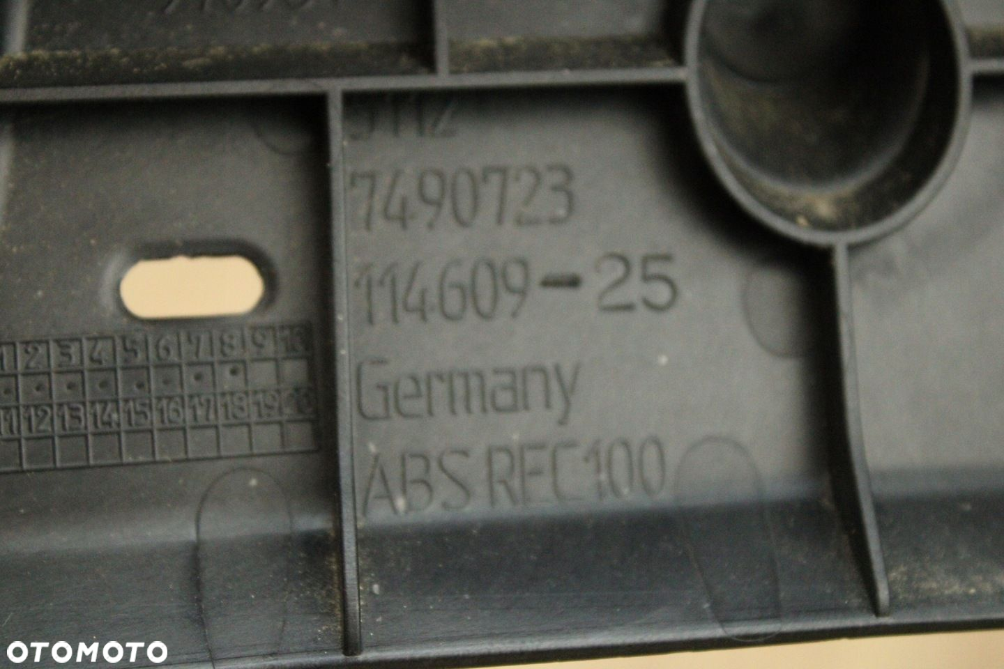 ORYGINALNY ŚLIZG MOCOWANIE ZDERZAKA TYŁ BMW G22 7490723 26km - 8