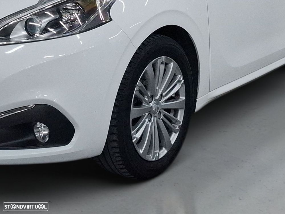 Peugeot 208 1.2 PureTech Signature - 4
