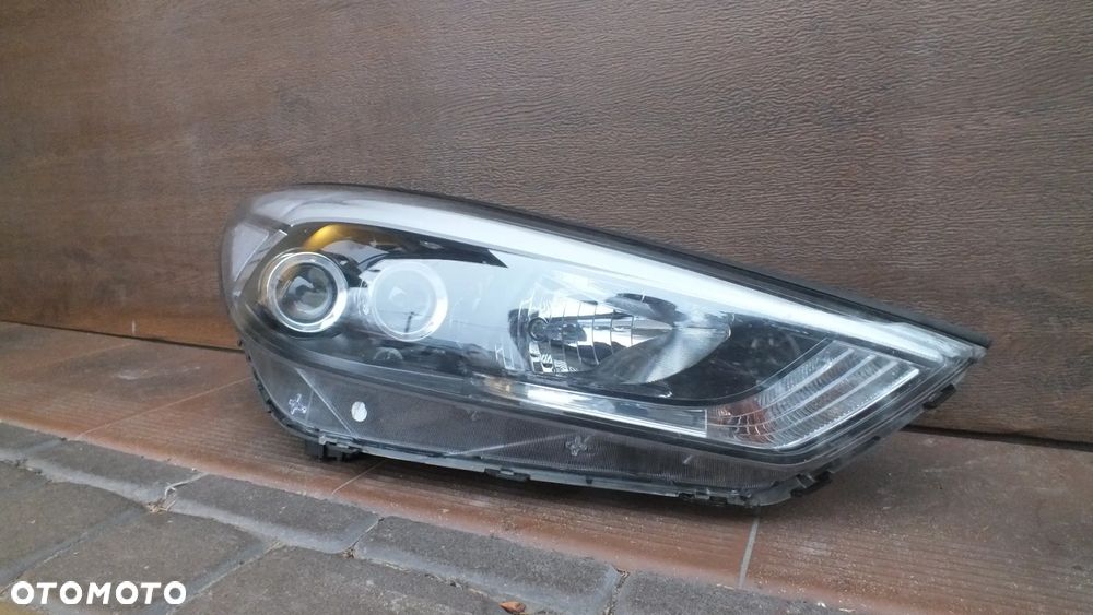 Lampa przednia Prawa Hyundai Tucson III 92102-D7201 - 2