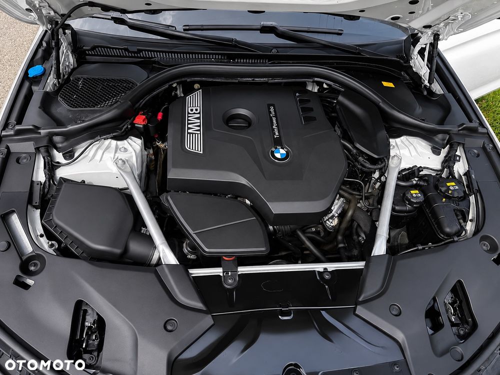 BMW Seria 5 530i Luxury Line sport - 10