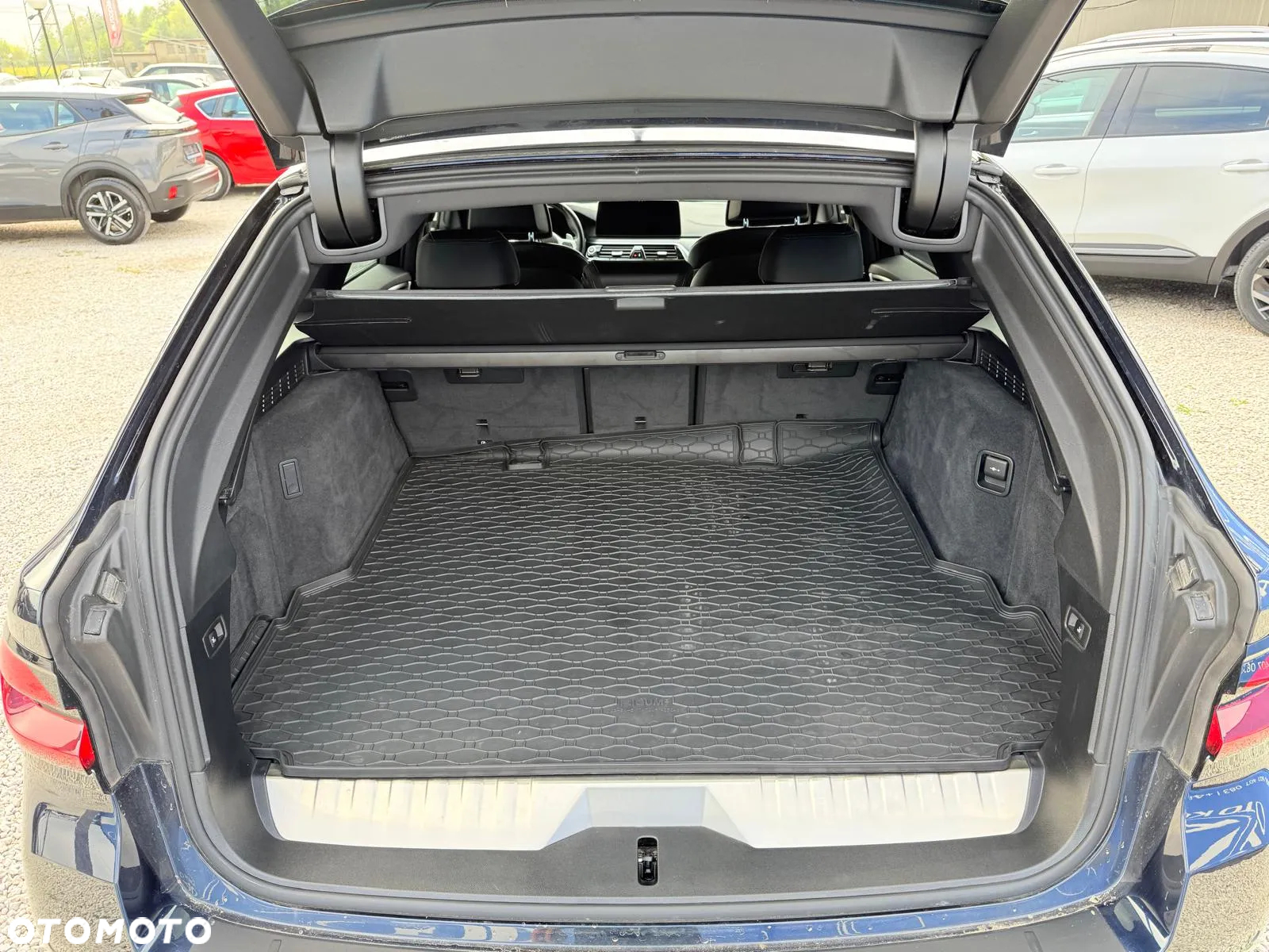 BMW Seria 5 530e Touring - 32