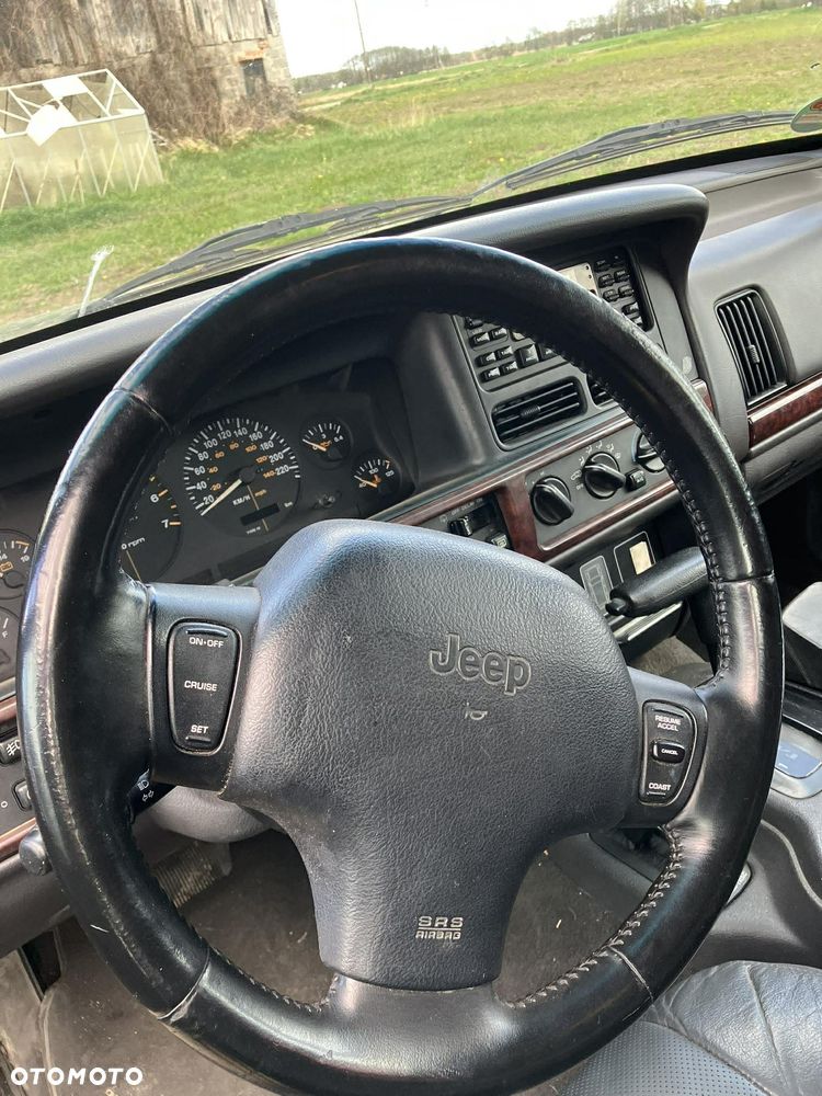 Jeep Grand Cherokee - 19