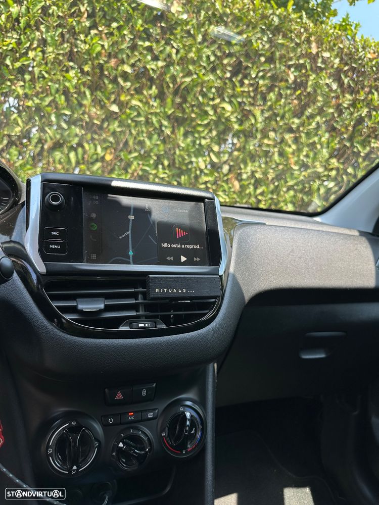 Peugeot 208 1.2 PureTech Signature - 11