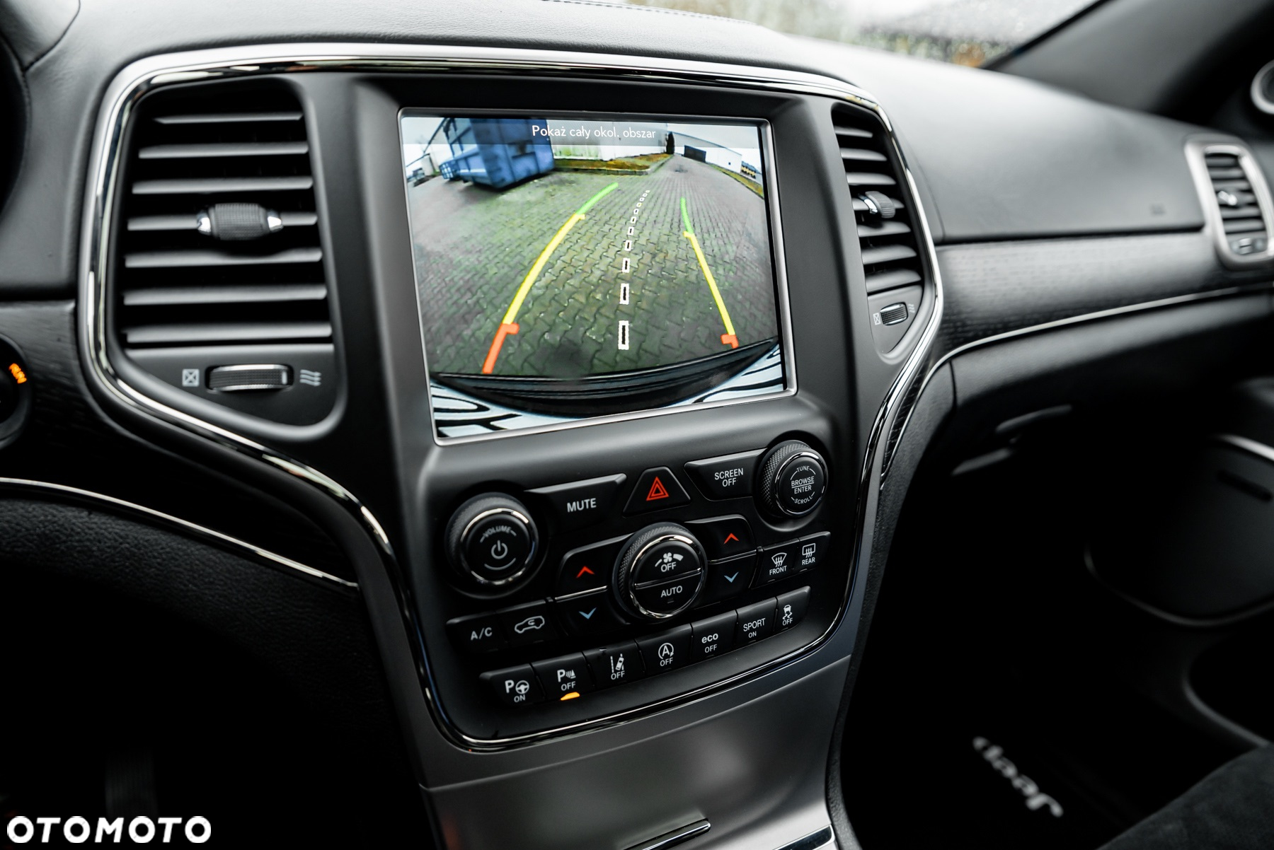 Jeep Grand Cherokee - 36