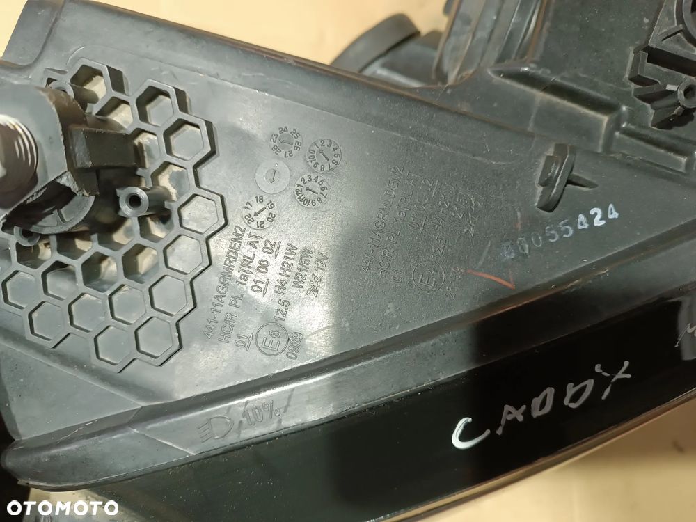 LAMPA PRAWA PRZÓD PRZEDNIA VOLKSWAGEN CADDY 16R - 9