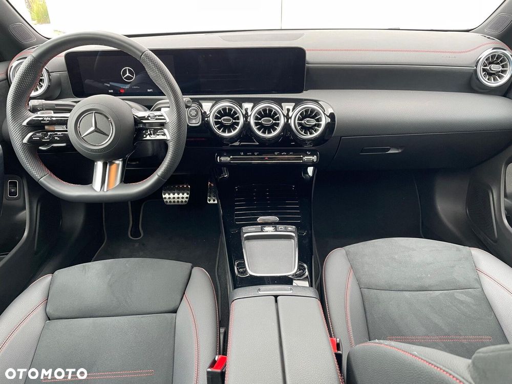 Mercedes-Benz CLA - 12