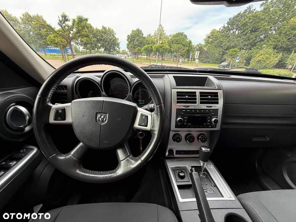 Dodge Nitro - 13