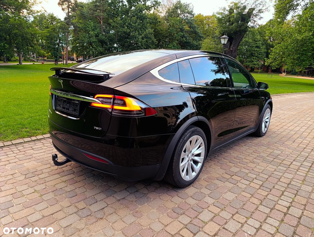 Tesla Model X - 27