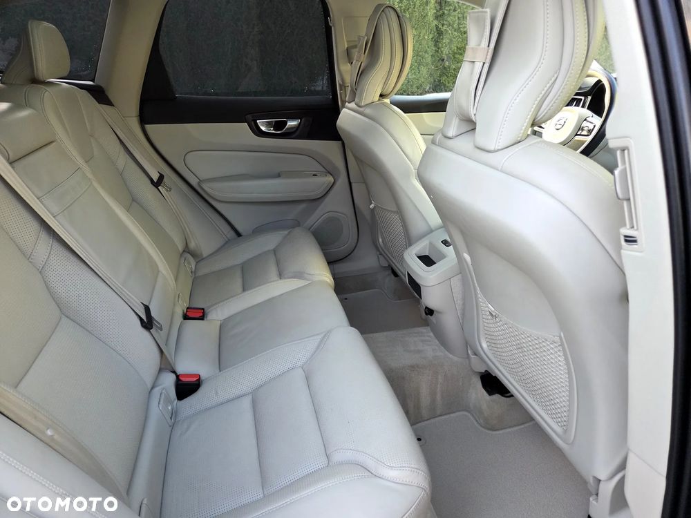 Volvo XC 60 D5 AWD Geartronic Inscription - 23