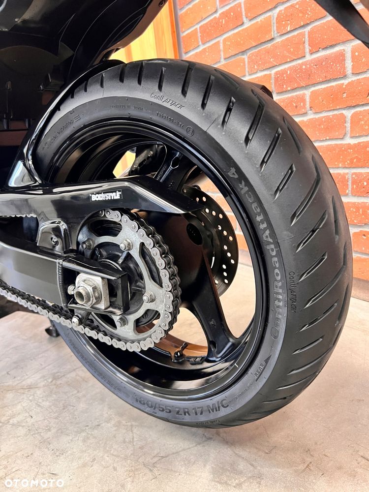 Suzuki GSX 1000 - 25