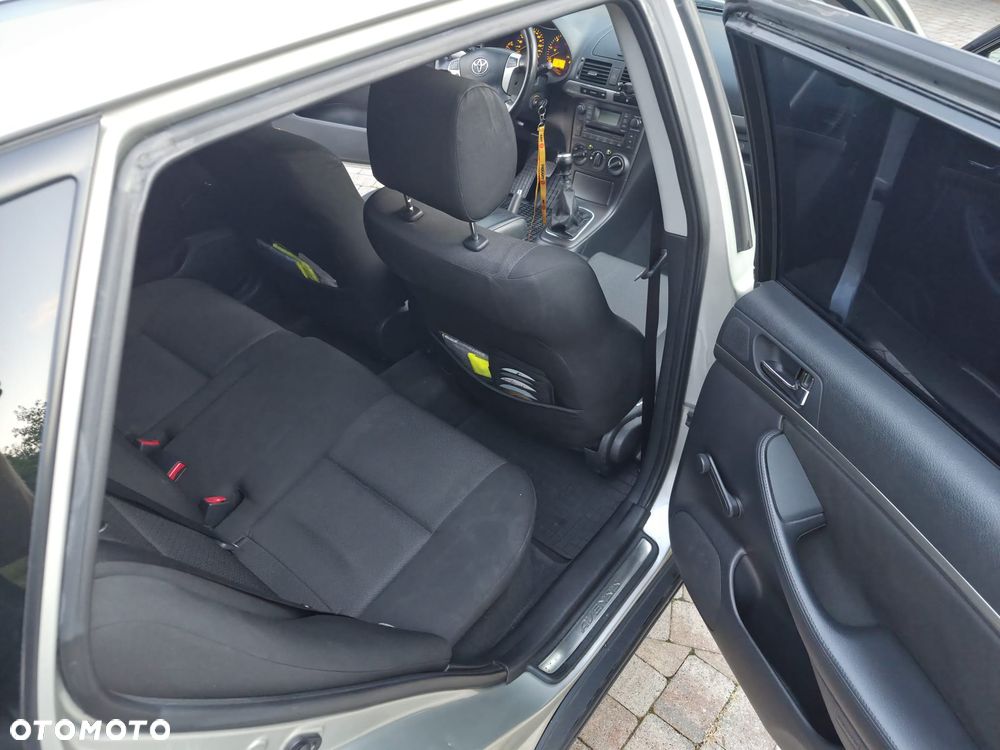 Toyota Avensis 2.0 D-4D Luna - 16