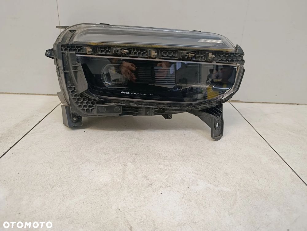 Lampa reflektor full led prawy przód eu Jeep Avenger - 1