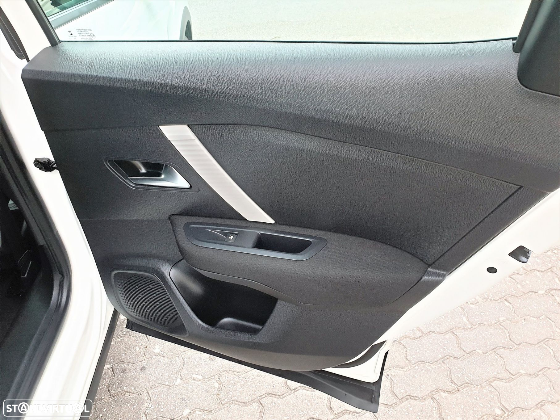 Citroën C4 BlueHDi 110 Stop&Start FEEL PACK - 37