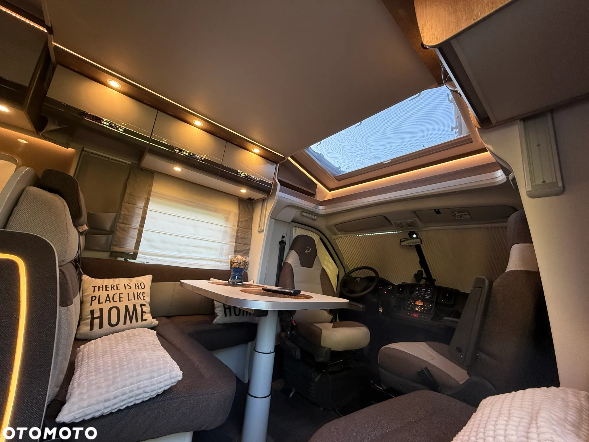 Dethleffs 7052  półintegra  camper kamper 5 osób - 35