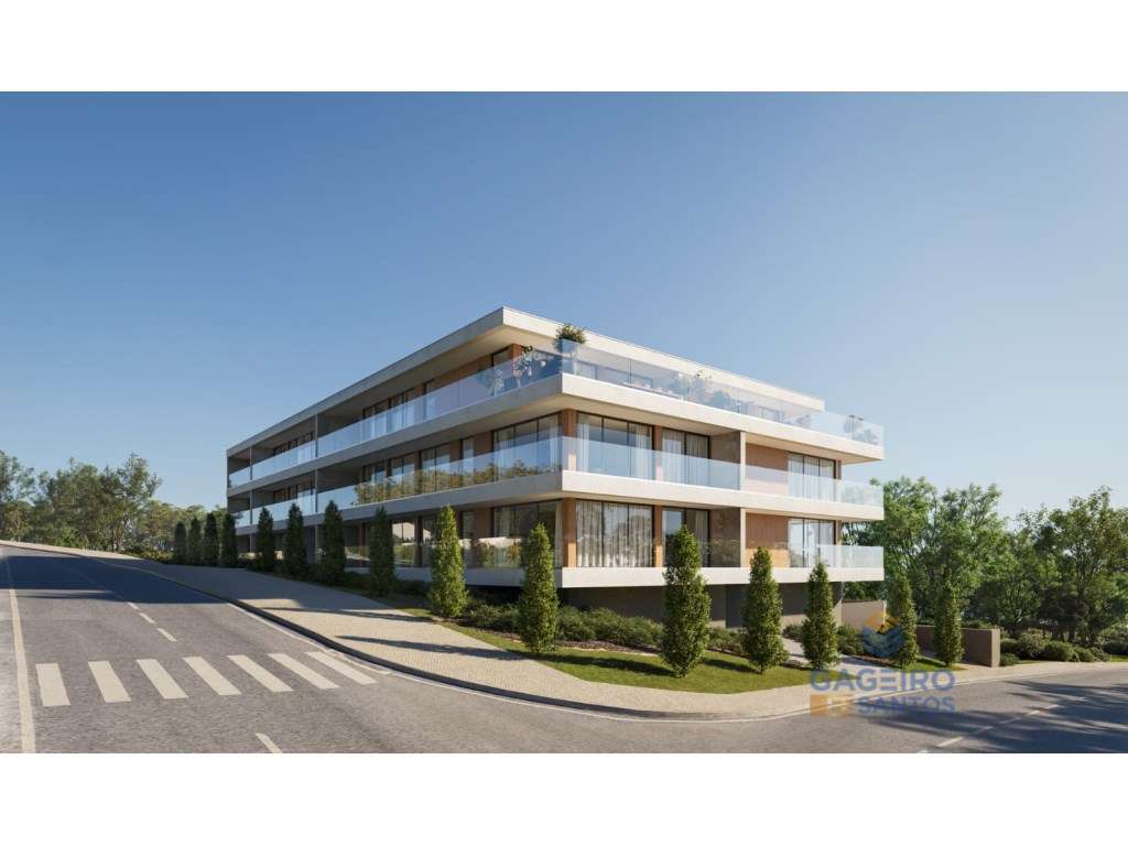 Apartamento em condomínio com piscina junto à praia da Gralha - Grande imagem: 2/7