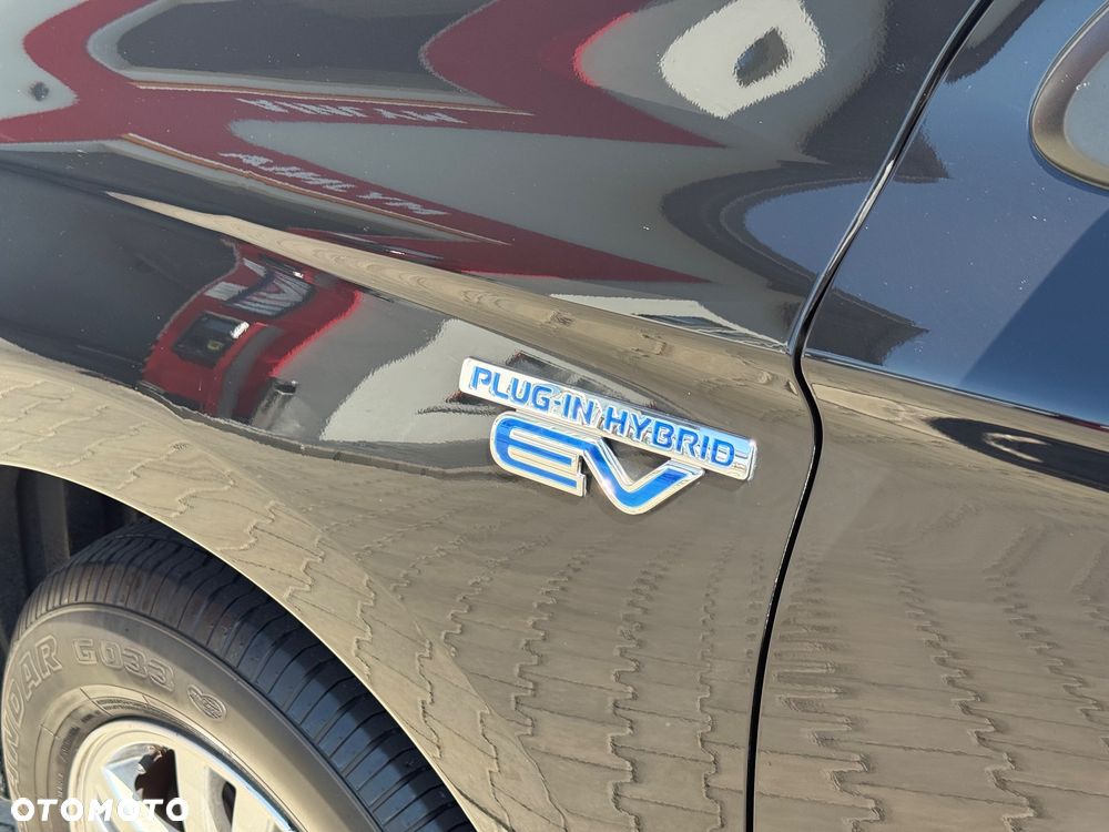 Mitsubishi Outlander 2.0 4WD Plus - 7