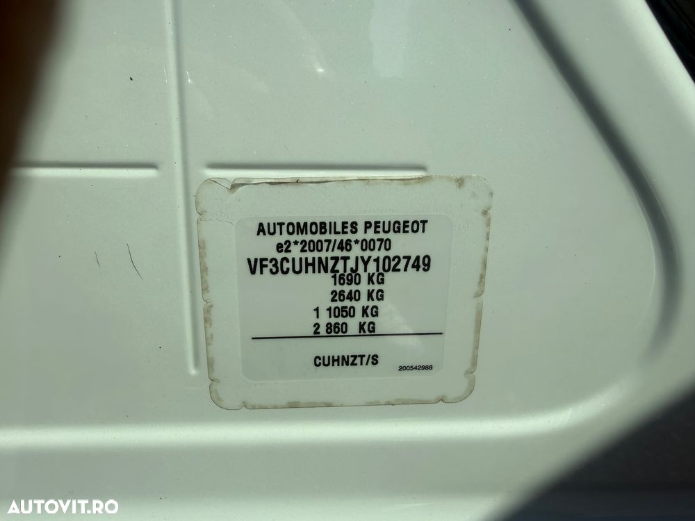 Peugeot 2008 1.2 PureTech Turbo EAT6 S&S GT-Line - 37
