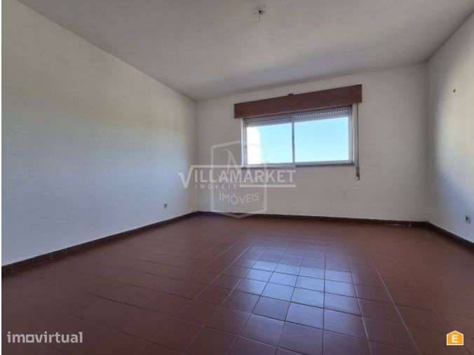Apartamento T3 da banca inserido no 4º andar de um edifício situado em - Grande imagem: 4/10