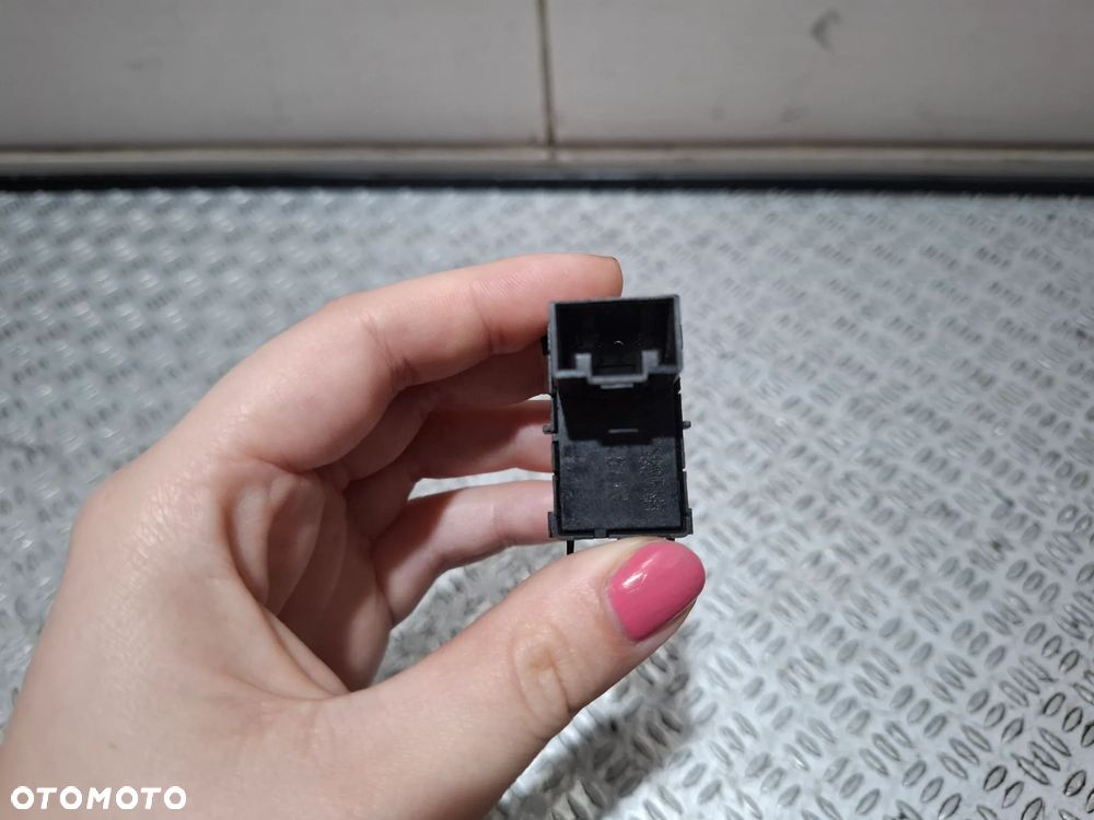 Przełącznik szyb przycisk Volkswagen Audi Rok 2013 nt 5G0959855B - 2