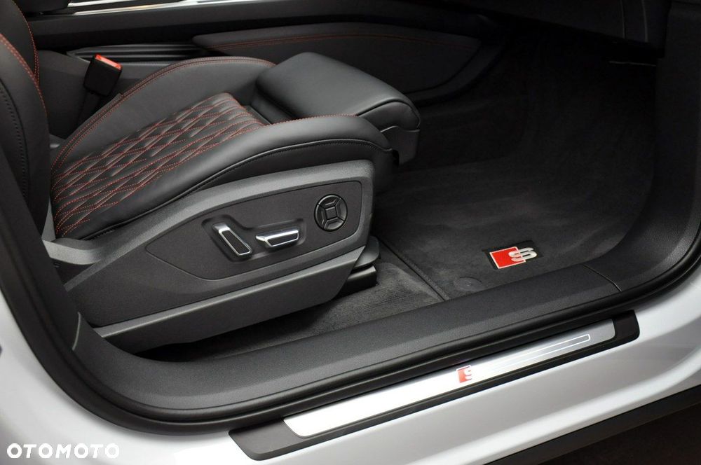 Audi SQ8 e-tron - 32