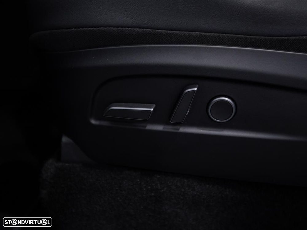 Tesla Model Y Long Range Dual Motor AWD - 19