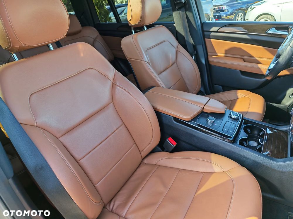 Mercedes-Benz GLS - 27