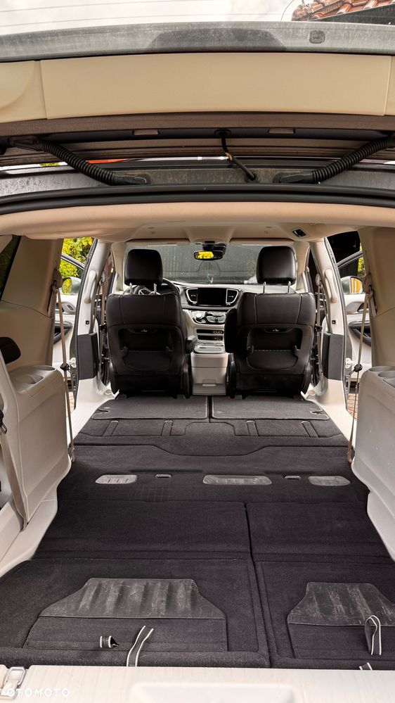 Chrysler Pacifica - 14