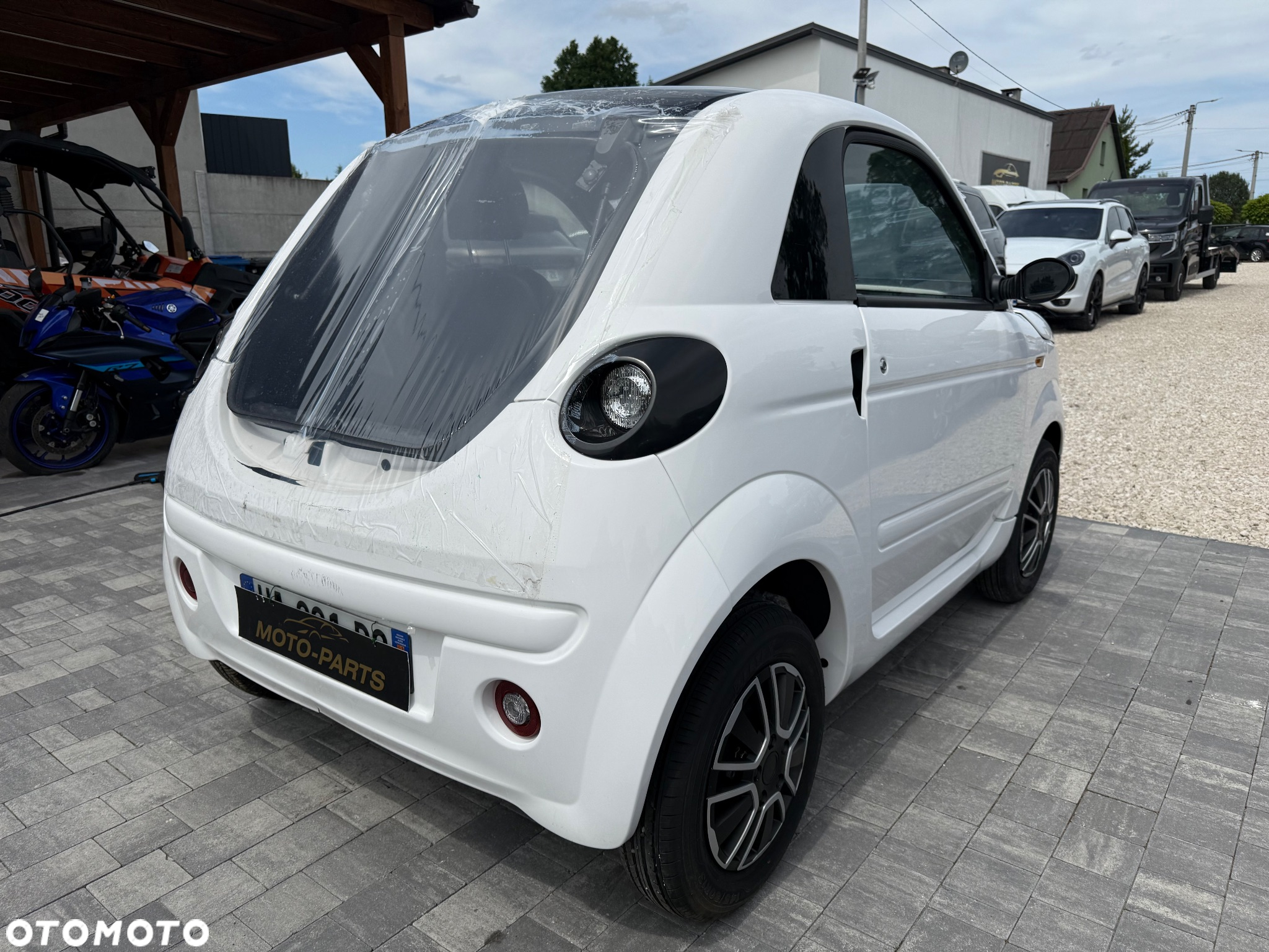 Microcar DUE - 10