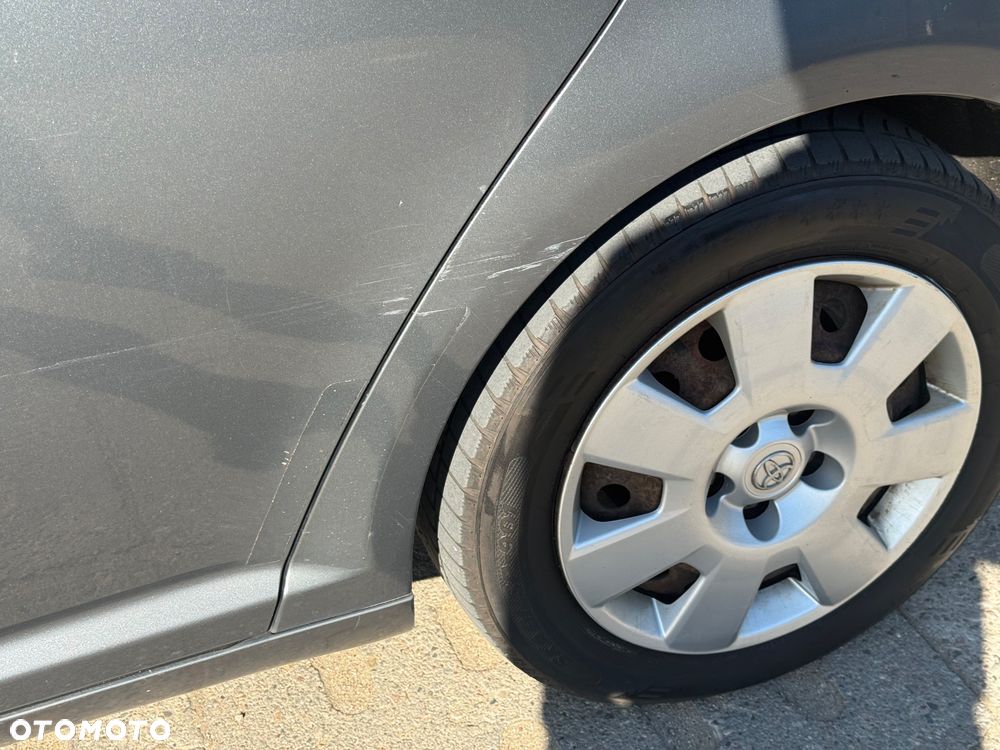 Toyota Avensis - 9