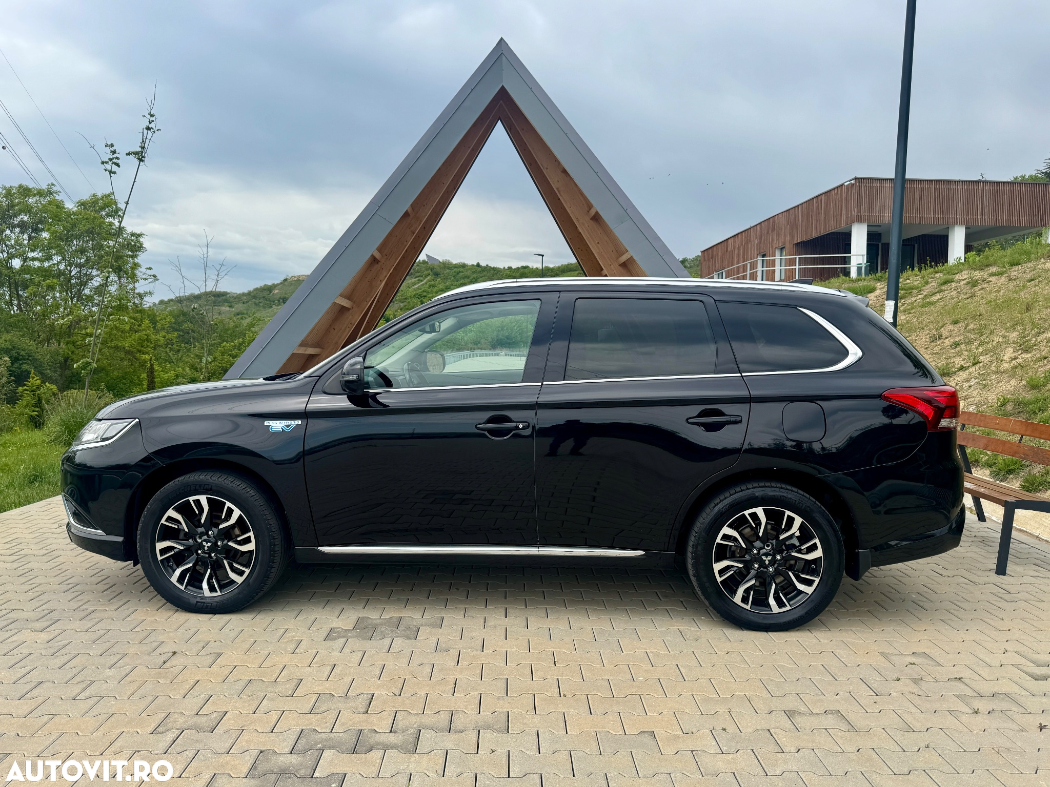 Mitsubishi Outlander 2.0 Litre DOHC MIVEC 4WD Instyle Navi - 5