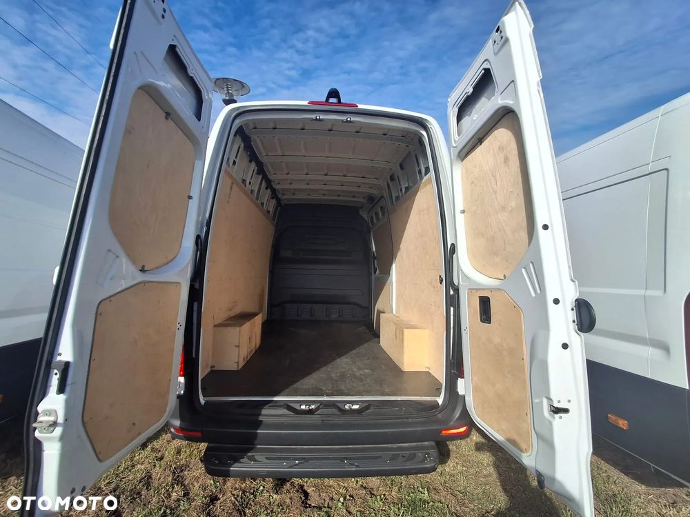 Mercedes-Benz Sprinter - 15