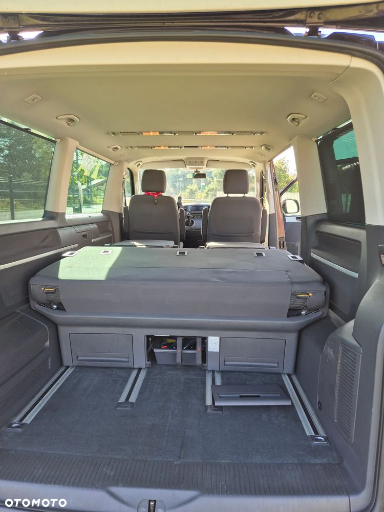 Volkswagen Multivan - 33