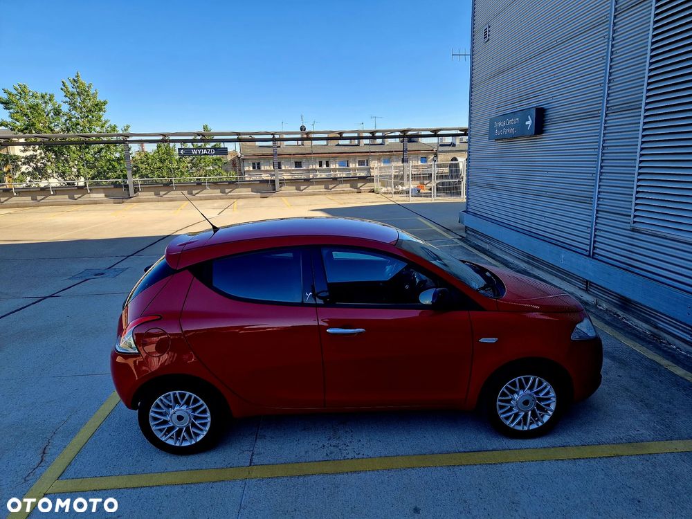 Lancia Ypsilon 1.2 8V Black&Red S&S - 11