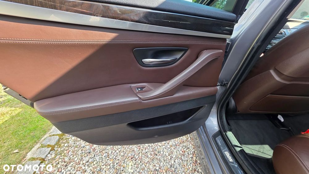 BMW Seria 5 520d Luxury Line - 9