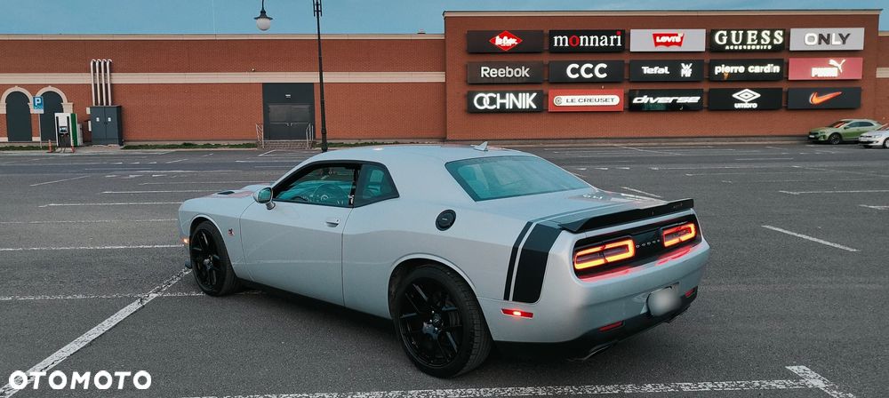 Dodge Challenger - 17