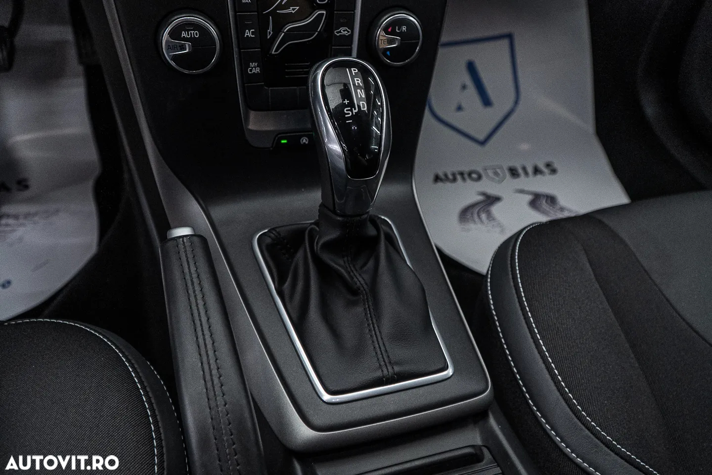 Volvo V40 D2 Aut. Momentum - 24