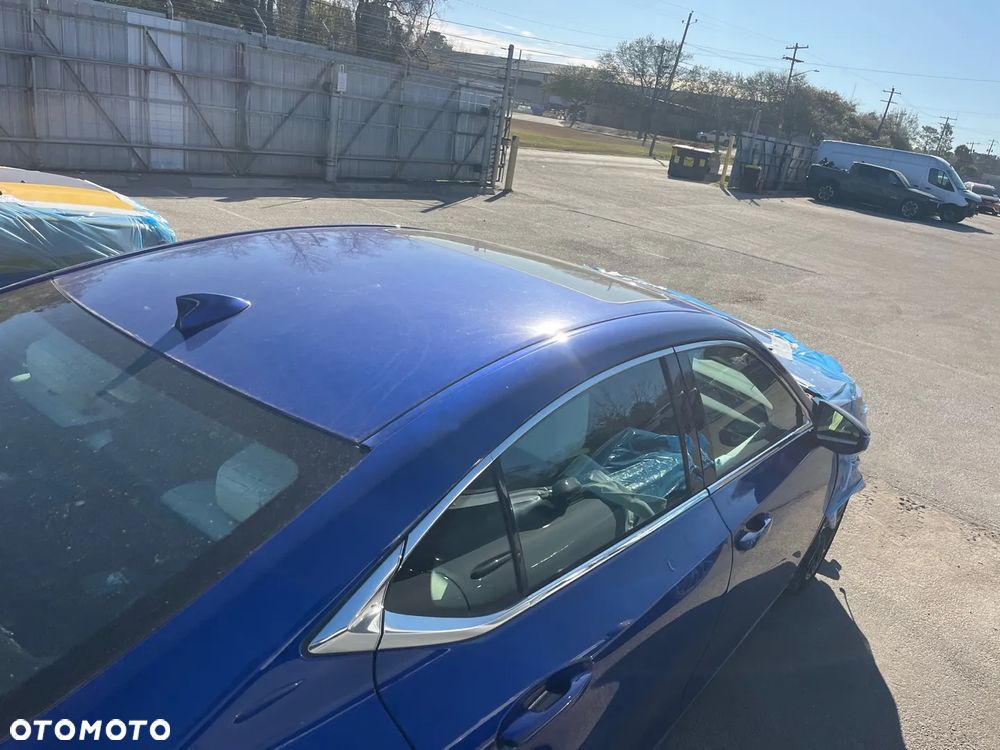 Lexus ES 300h F Sport - 22