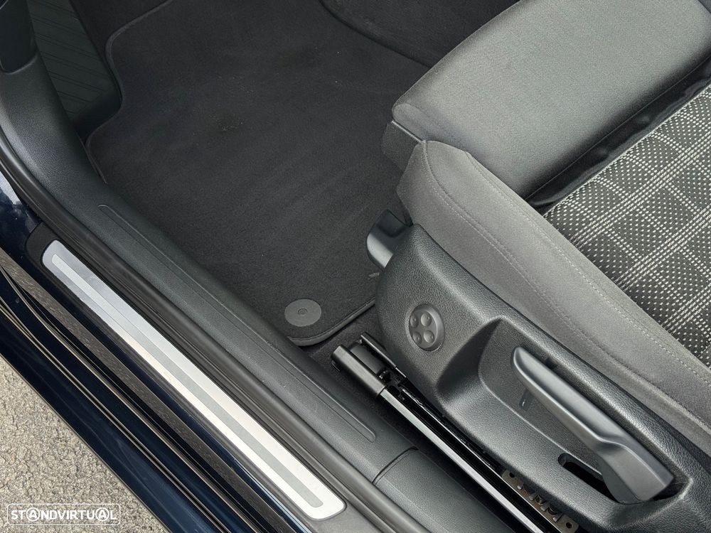 Audi A4 2.0 TDI DPF quattro Attraction - 8