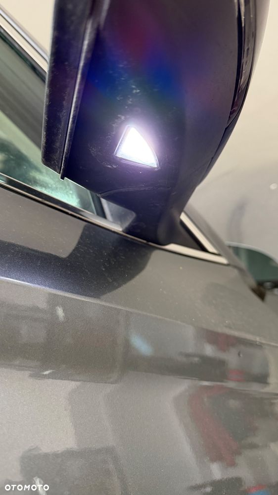 Skoda Superb 2.0 TDI DSG Ambition - 35