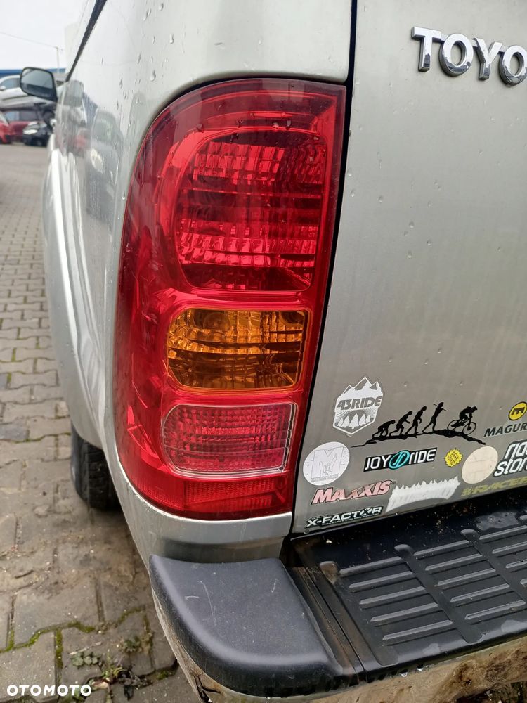 TOYOTA HILUX LAMPA LEWA TYŁ TYLNA EU - 1