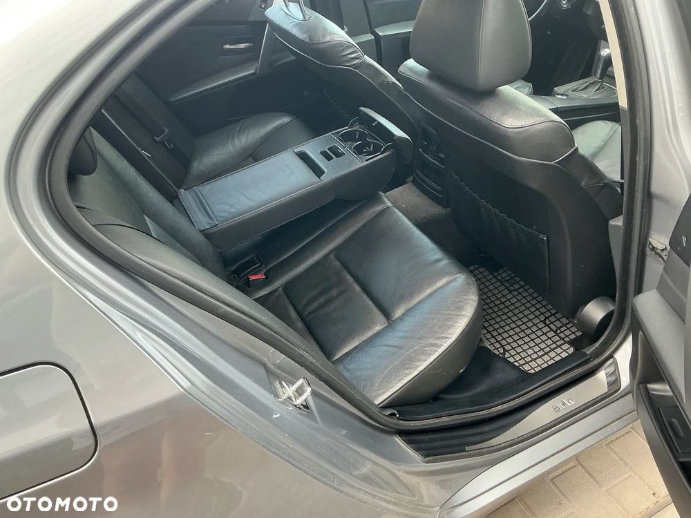 BMW Seria 5 525d - 13