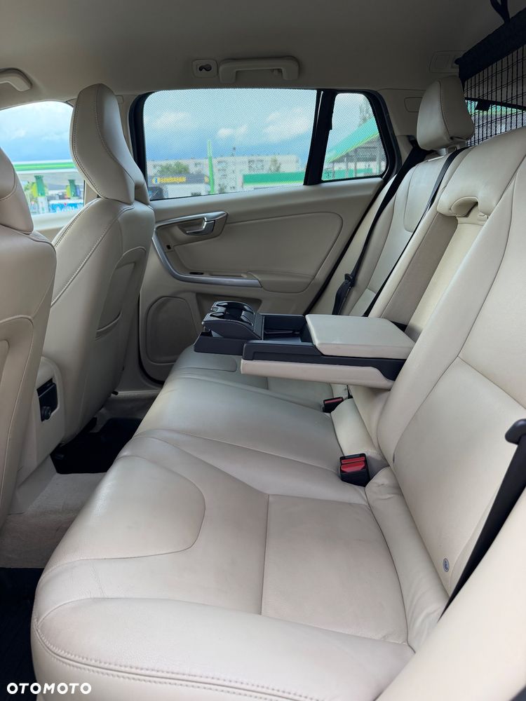 Volvo V60 T3 Geartronic Momentum - 22