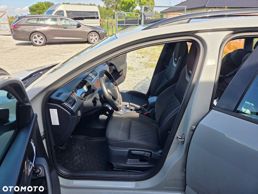 Skoda Octavia 2.0 TDI DSG RS - 12