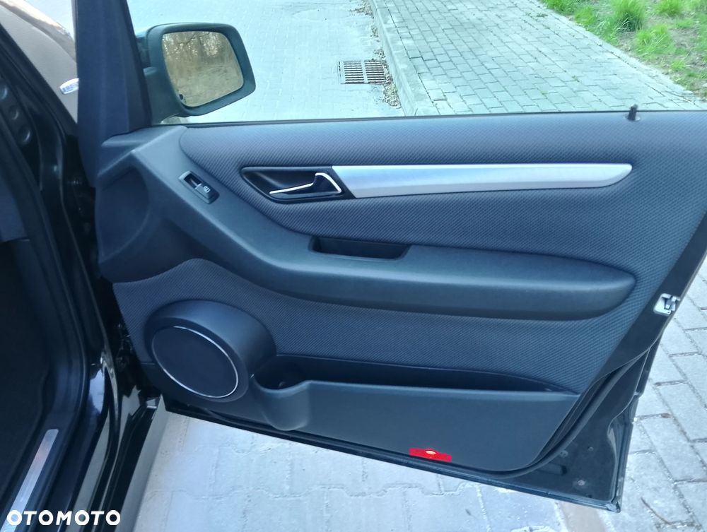 Mercedes-Benz Klasa B 180 BlueEFFICIENCY SPORT EDITION - 17